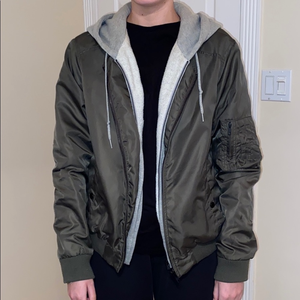 Bomber with hood